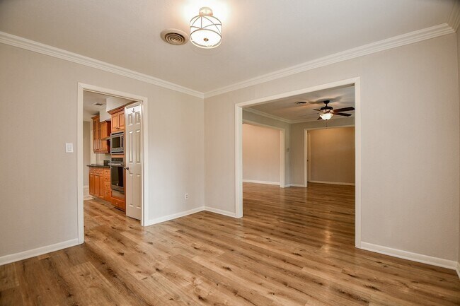 Building Photo - 10706 Inwood Dr