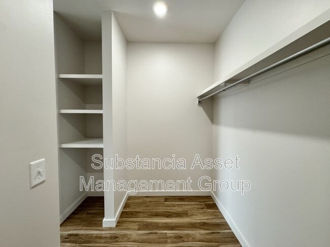 Building Photo - 1641 Midtown Pl