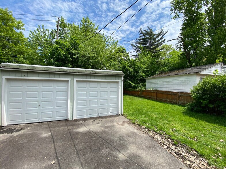 Building Photo - 2334 Noble Rd