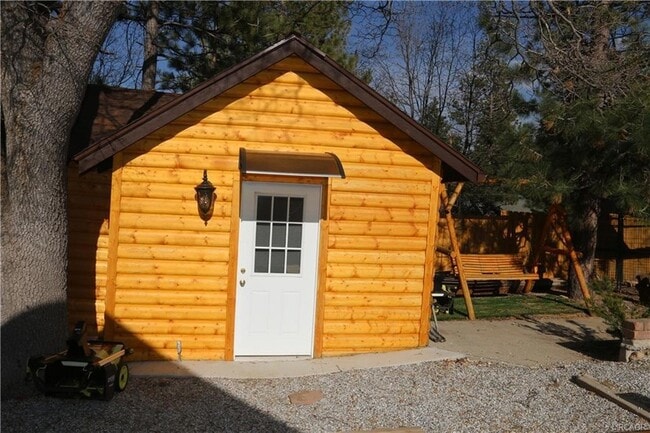 Building Photo - 623 Temple Ln