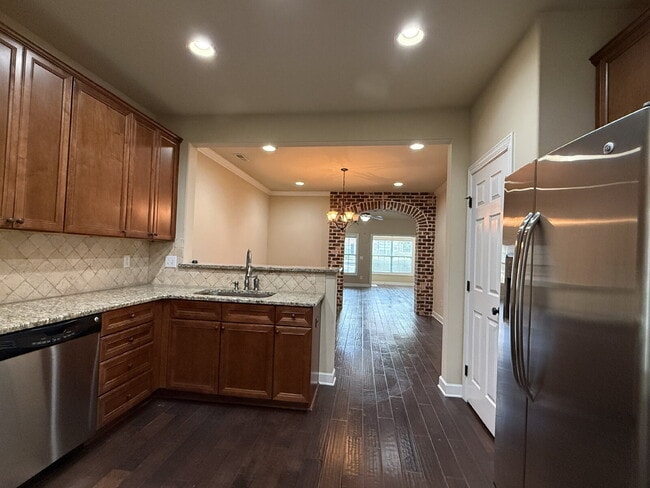 Building Photo - 1012 Scarlet Woods