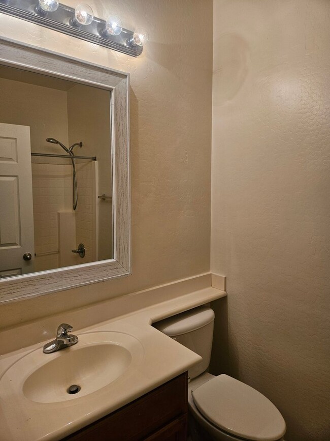 Building Photo - Spectrum rental in Gilbert!