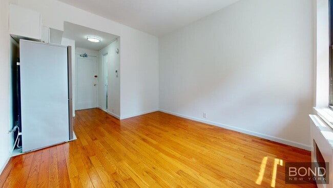 Building Photo - 257 E 61st St