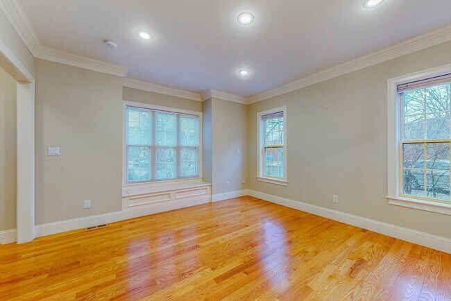 Building Photo - 455 Waban Ave