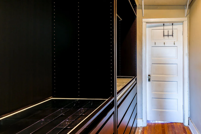 Building Photo - Fully Renovated 3 BR/1.5 BA Apartment in C...