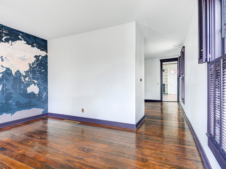 Building Photo - 321 N Park Ave