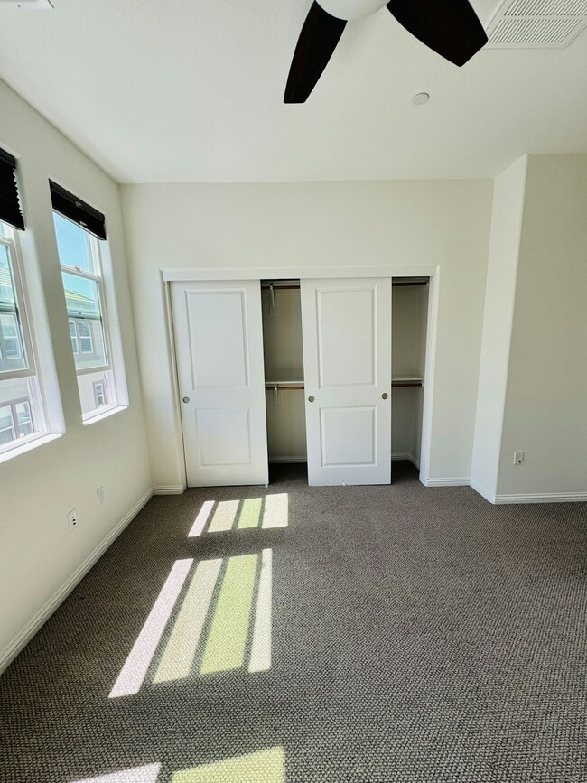 Building Photo - 1462 Cherry Cir