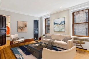 Building Photo - 527 W 110th St