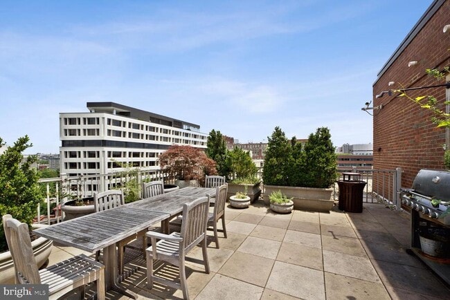 Building Photo - 1301 20th St NW