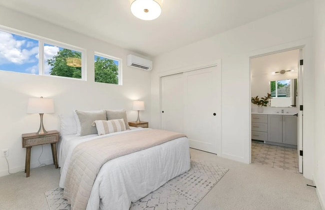 Building Photo - Modern & Tranquil Townhome in Seattle's Central District City Views, Rooftop Deck & Prime Locatio...