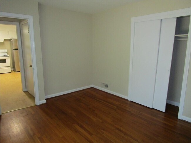 Building Photo - 1147 Enota Cir NE