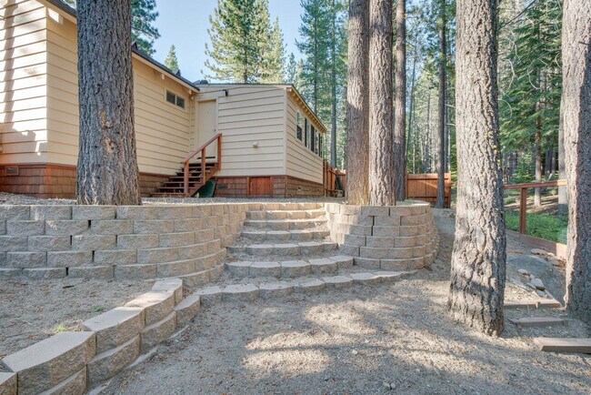 Building Photo - 932 Kiowa Dr