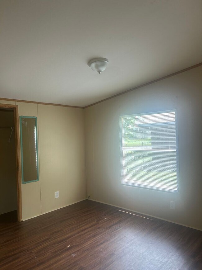 Building Photo - 3 bed 2 bath house