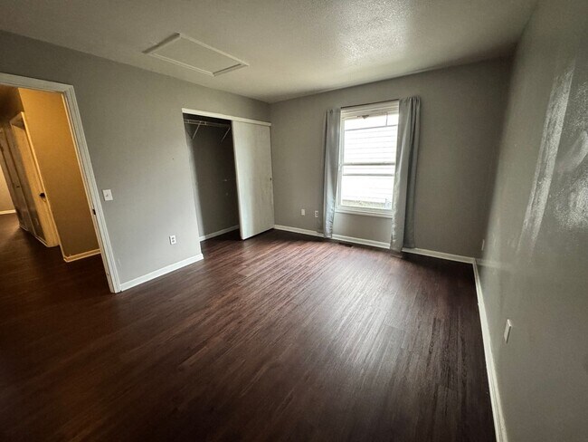 Building Photo - 4 Bedroom House