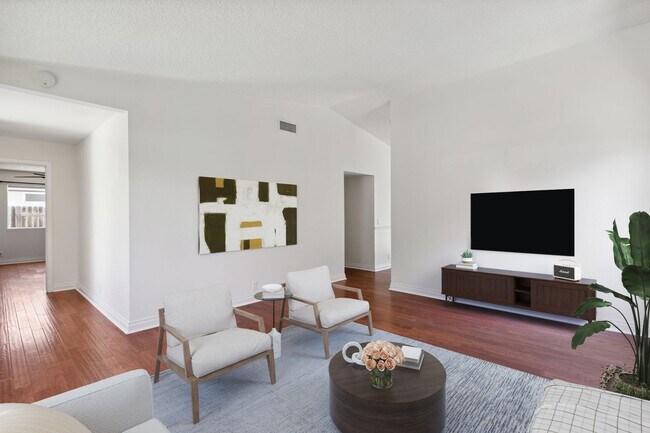 Building Photo - Single Level 4-Bedroom Home in Excellent H...