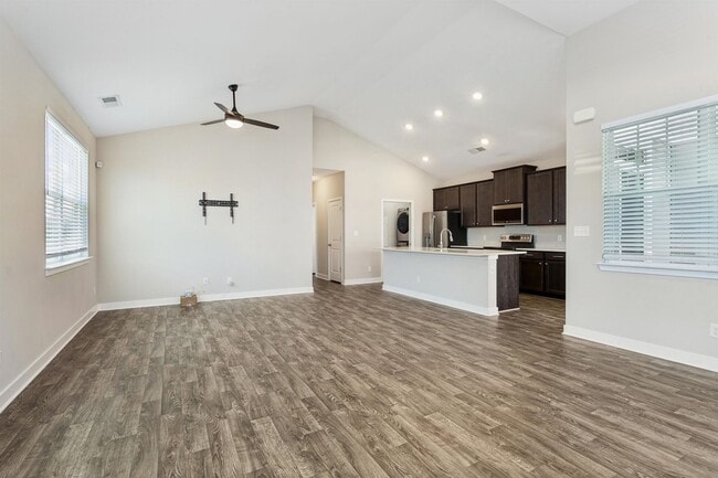Building Photo - End Unit 2BR Condo with Garage, Balcony & Open Living