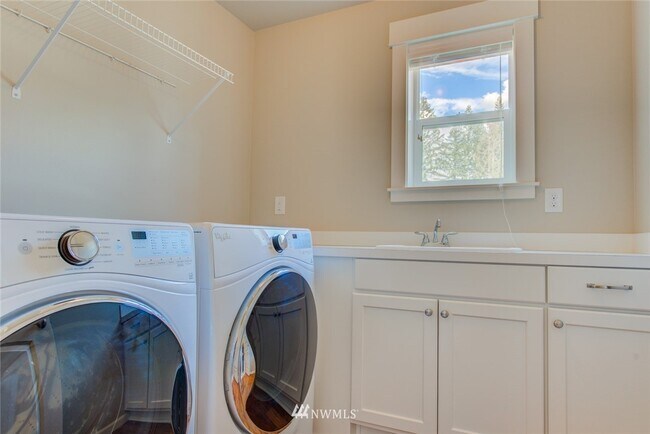 Building Photo - 1512 246th Ave NE