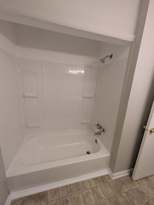 Building Photo - 2BD/1.5BA at Francescan Terrace in Hickory