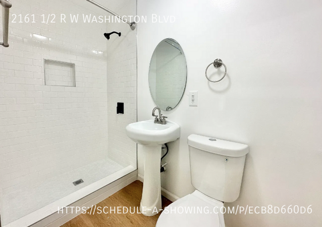 Building Photo - Newly remodeled Studio + 1 Bath + Parking