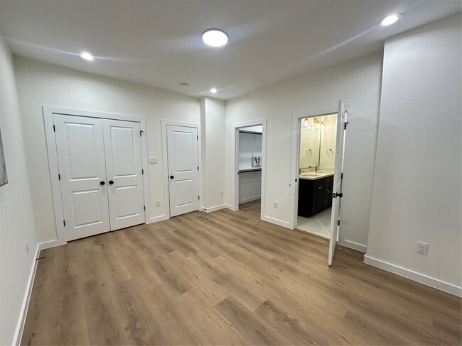 Building Photo - 6004 Bacher St