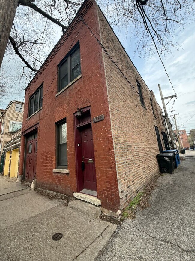 Building Photo - 1357 N Wolcott Ave