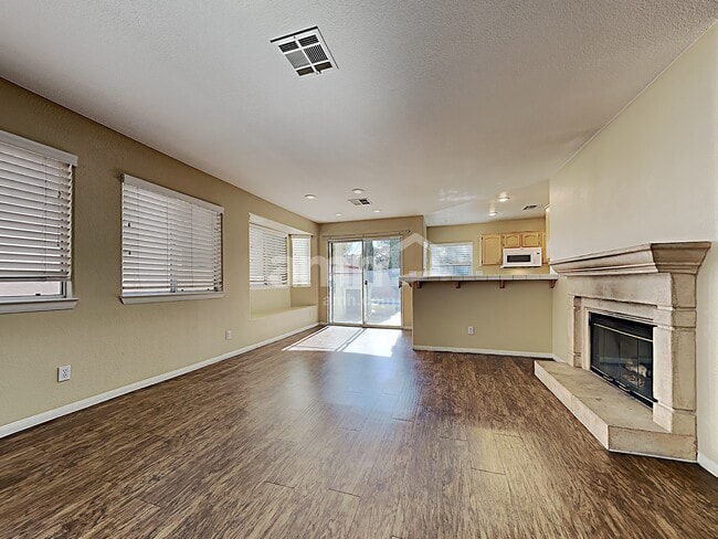 Building Photo - 1824 Glenwillow Dr