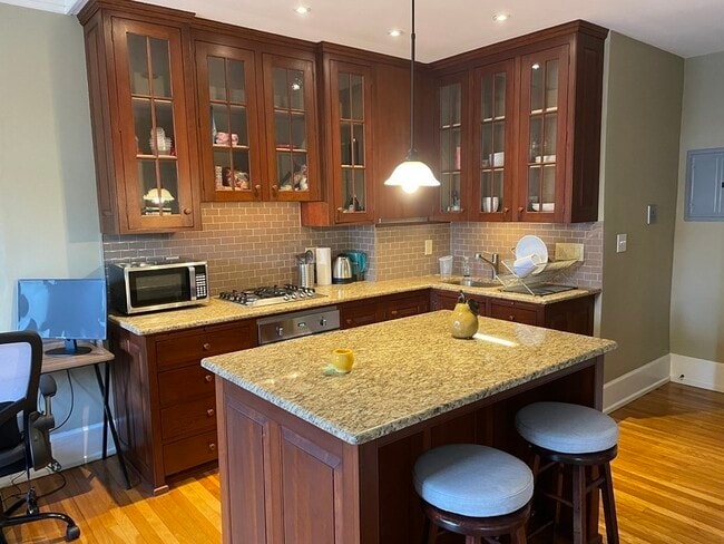 Building Photo - 400 Marlborough St