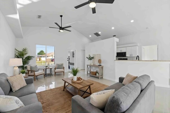 Building Photo - 3031 SE Galt Cir