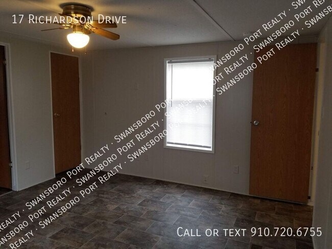 Building Photo - 17 Richardson Dr