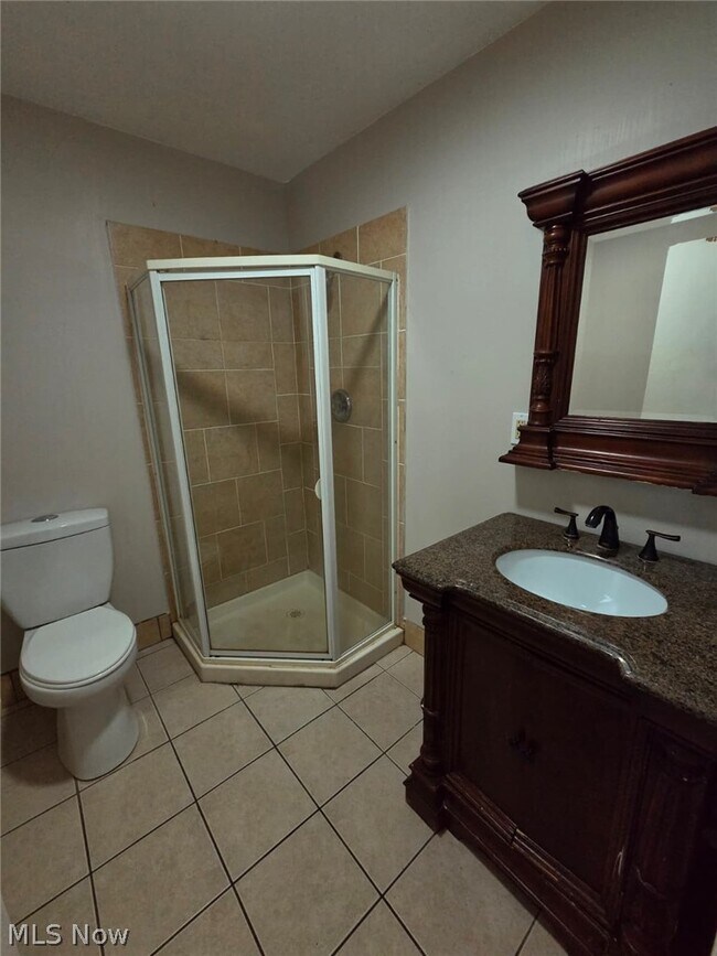 Building Photo - 4021 Bushnell Rd