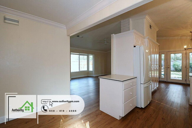 Building Photo - 256 Newport Dr