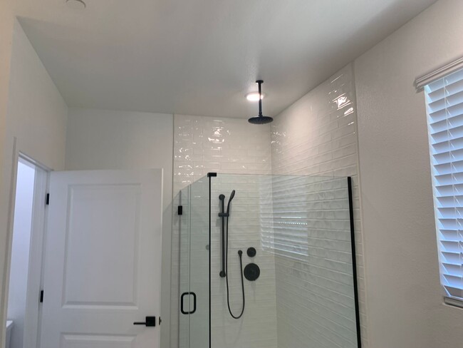 Building Photo - Brand NEW 4 bedroom 1 story home Rancho Co...