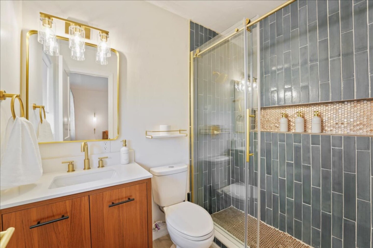 Building Photo - 113 Base Ave W