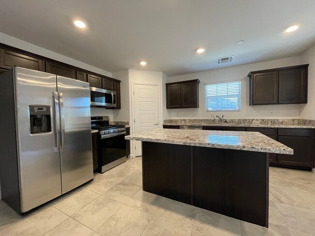 Building Photo - HENDERSON CADENCE COMMUNITY - 3 bed 2.5 ba...