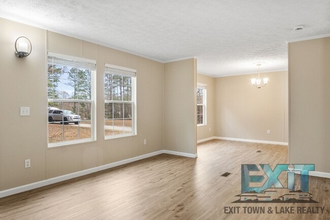 Building Photo - Beautiful Fully Renovated 3 Bed 2 Bath Home