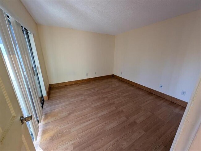 Building Photo - 1302 Nebraska Ave