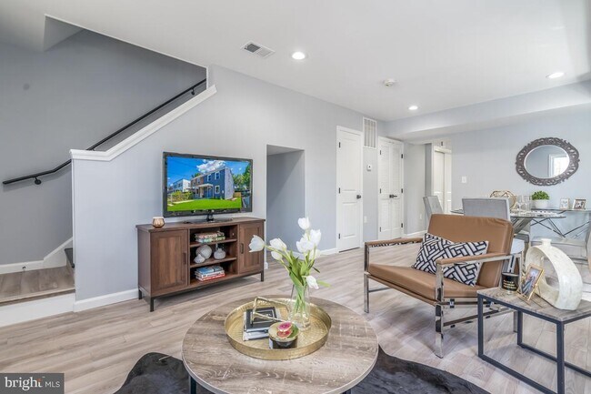 Building Photo - 4725 B St SE