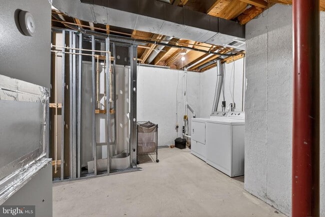 Building Photo - 8813 Francesca Dr