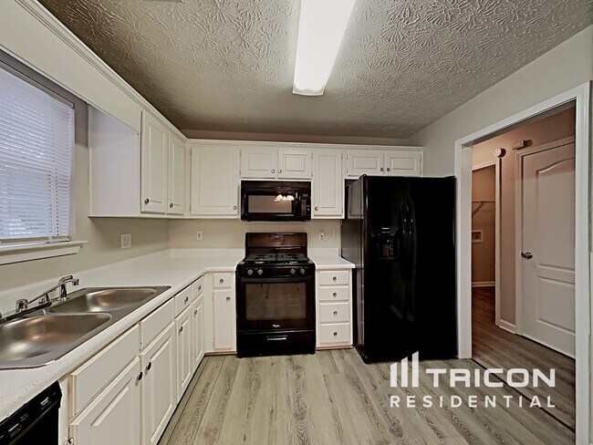 Building Photo - 201 Ranch Ct