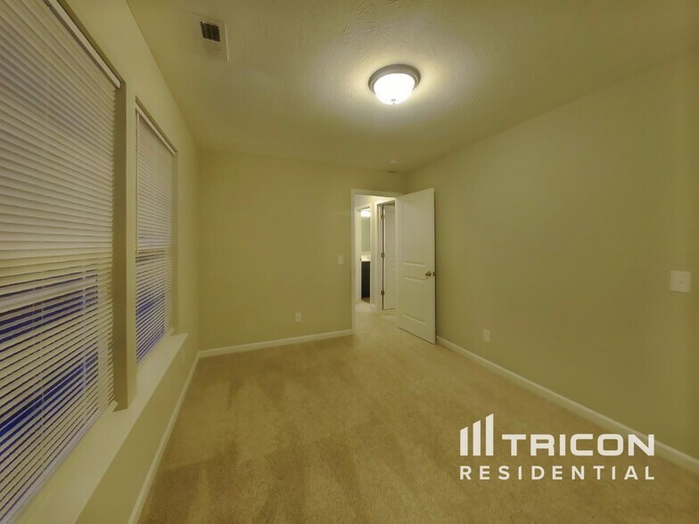 Building Photo - 301 Thomas Point Dr
