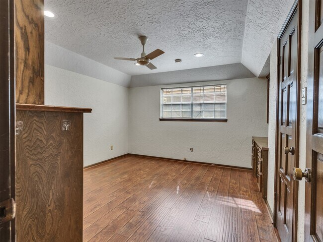 Building Photo - 8 Shadowood St