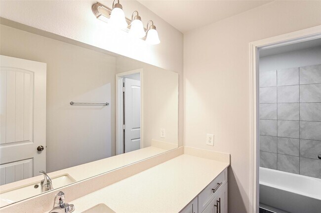 Building Photo - 18546 Boomi Ravine Trl