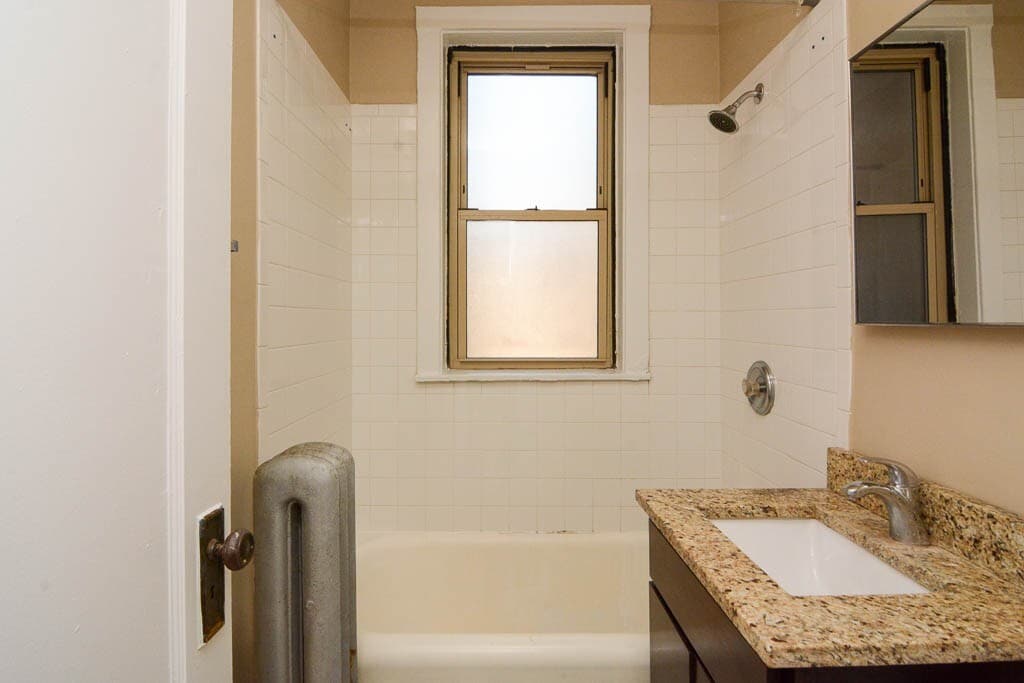 Building Photo - 4902 W Ainslie St