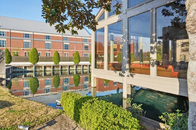 Building Photo - 2023 Gentryside Dr