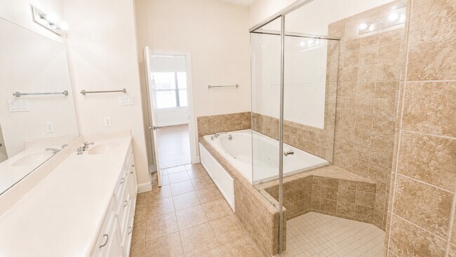 Building Photo - 2710 Hullsmith Dr