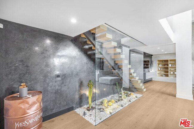 Building Photo - 7317 Caverna Dr