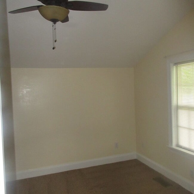 Building Photo - 2211 Blue Creek Rd