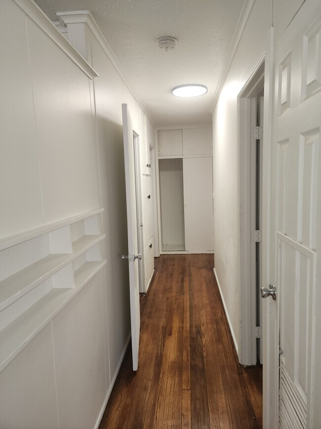 Building Photo - 846 Marilyn St