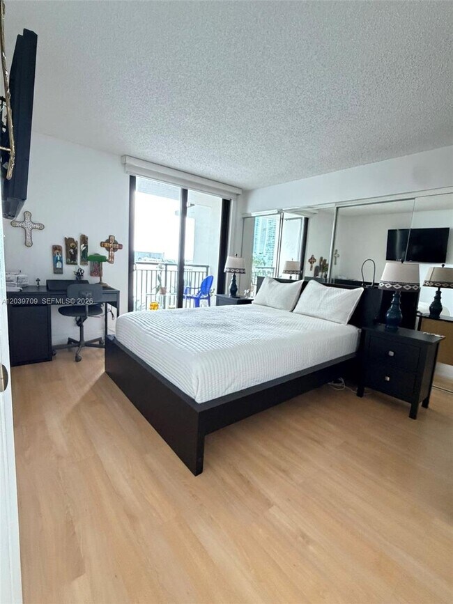 Building Photo - 540 Brickell Key Dr