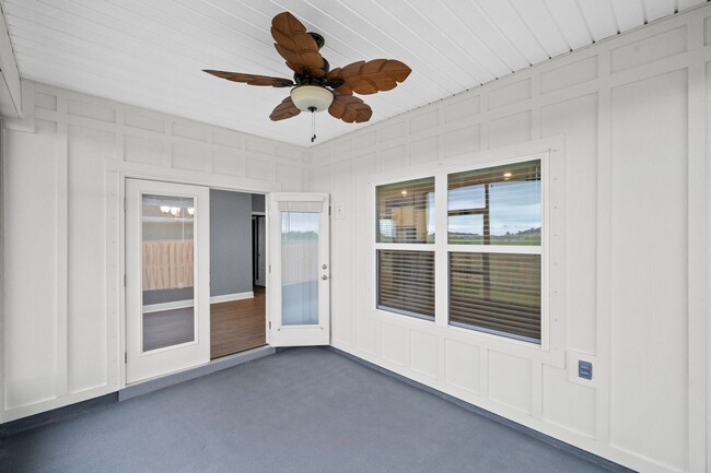 Building Photo - AVAILABLE IN NOVEMBER - Don't miss this op...